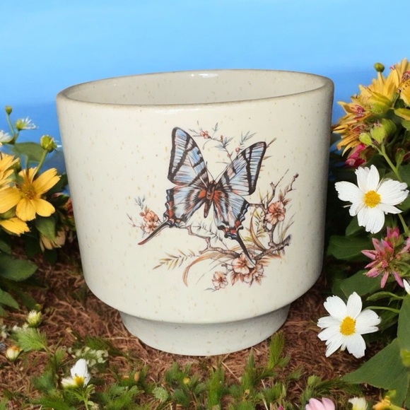 Vintage Treasure Craft Butterfly Design ceramic Cream Art Pot - Picture 2 of 6
